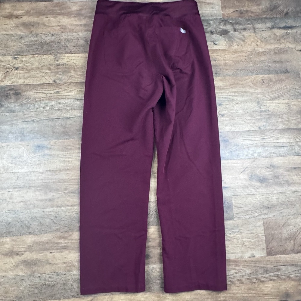 FIGS Technical Collection Burgundy 2- Piece Scrub Set – Women's Medium - Picture 13 of 14